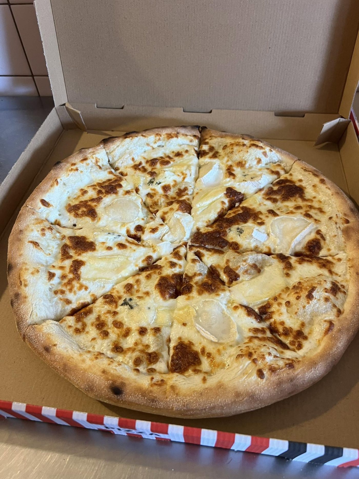 Spécialité de Milano pizza à Coudekerque-Branche — photo 9